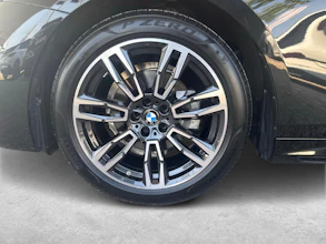 https://vehicle.imgix.net/4410845/aa2d9637-5777-4bba-a68b-7b4f4193590a.jpg