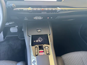 https://vehicle.imgix.net/4410850/1b1bf9c9-8288-49ca-ba24-f61e82674482.jpg