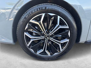 https://vehicle.imgix.net/4410850/220490b7-93ee-4543-a2fc-2f0226bd16a1.jpg