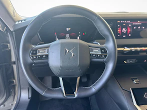 https://vehicle.imgix.net/4410850/818cd1bf-db8c-4d58-a5d6-c76766c7748c.jpg