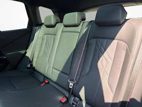 https://vehicle.imgix.net/4410870/aa14e7aa-94da-4ba6-b816-50c8ac7c4267.jpg