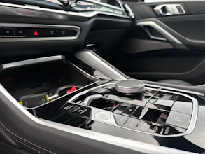 https://vehicle.imgix.net/4410900/0fc9bf50-c050-4eaa-b73b-2ae8db58a6da.jpg