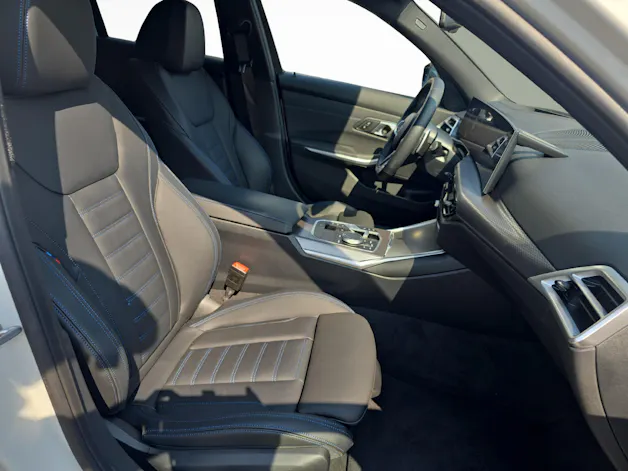 BMW 320d xDrive Touring / ab 3,99% Leasing bei Abschluss einer Protect Autoversicherung