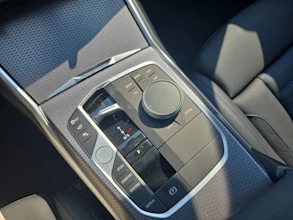 https://vehicle.imgix.net/4410916/4e4266d9-ab6a-4137-9e1a-7885ae903f94.jpg
