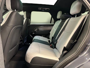 https://vehicle.imgix.net/4410970/210b9ecb-9435-4a5a-a82c-ee67f42eff2a.jpg