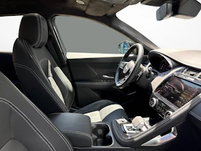 https://vehicle.imgix.net/4411005/7e7e3cc6-8b5d-4f4d-a902-00e127d74ae3.jpg