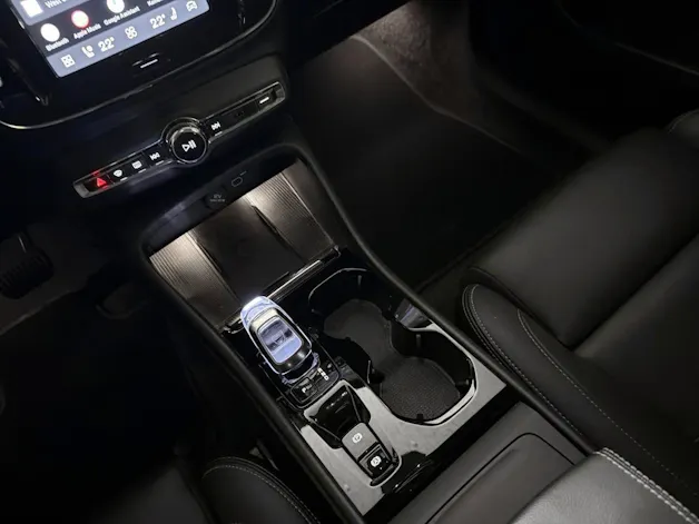 VOLVO XC40 2.0 B4 MH Plus Dark