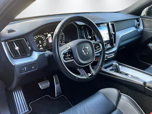 VOLVO XC60 2.0 B4 MH R-Design AWD