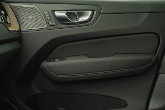 Volvo XC60 2.0 B5 MH Ultra Dark AWD