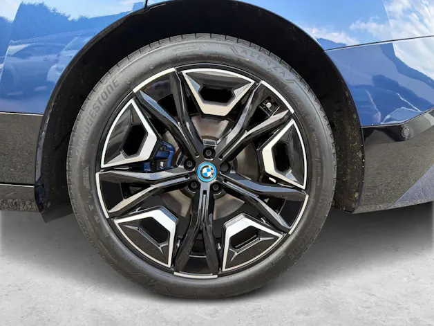 BMW iX M60