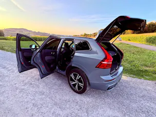 VOLVO XC60 2.0 B4 MH R-Design AWD