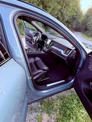 VOLVO XC60 2.0 B4 MH R-Design AWD