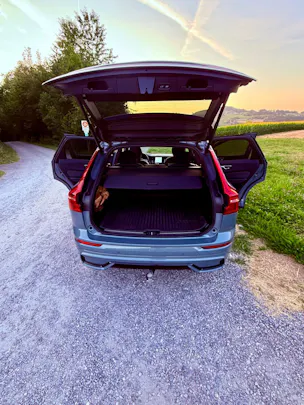 VOLVO XC60 2.0 B4 MH R-Design AWD