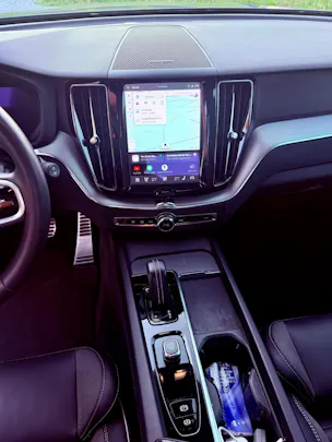 VOLVO XC60 2.0 B4 MH R-Design AWD