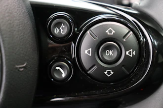 https://vehicle.imgix.net/4411121/c59f1bfe-dfc3-4fc6-8958-49d27c2c3226.JPG