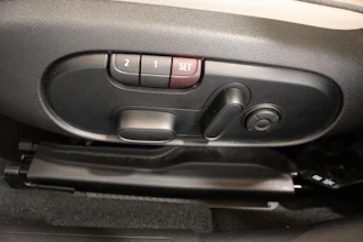 https://vehicle.imgix.net/4411122/e6c82ba9-4d30-4ba9-92e3-a0d0b8d21f5f.JPG