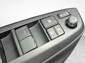https://vehicle.imgix.net/4411151/0fdb6b73-855d-46b3-8355-0070407ee979.jpg
