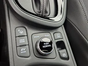 Toyota Yaris Cross 1.5 VVT-i HSD Premium AWD-i - ab 1.99% Leasing