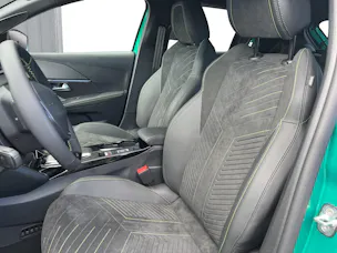PEUGEOT 208 1.2 Hybrid 145 GT Exclusive