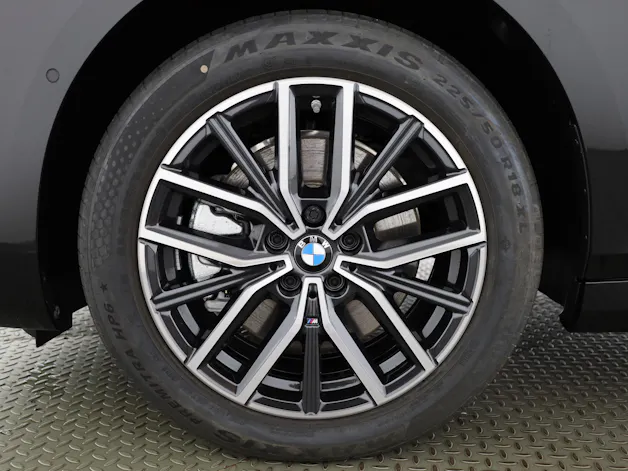 BMW 230e xDrive paddles Active Tourer