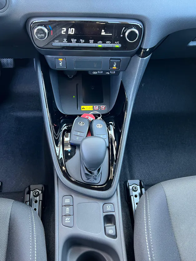 Toyota Yaris 1.5 VVT-i HSD Trend