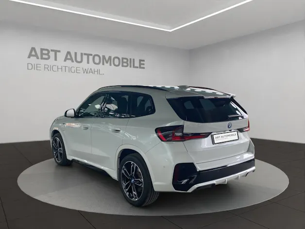 BMW X1 25e xDrive paddles