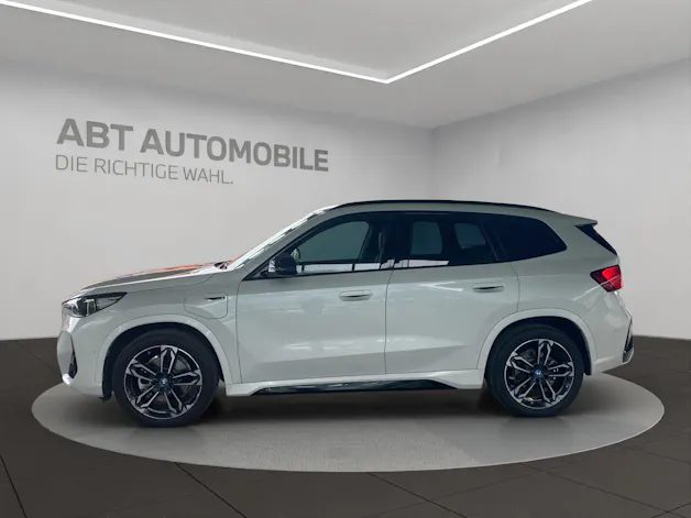 BMW X1 25e xDrive paddles
