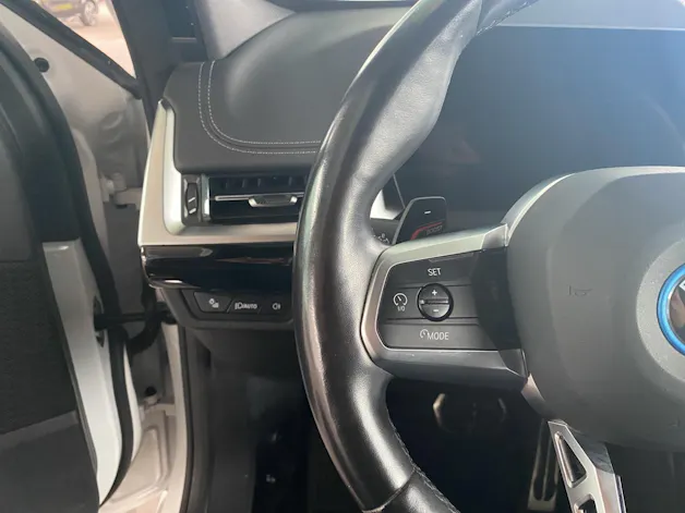 BMW X1 25e xDrive paddles