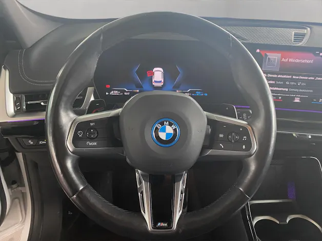 BMW X1 25e xDrive paddles