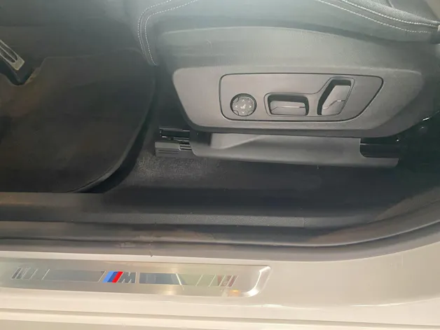 BMW X1 25e xDrive paddles