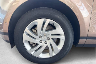 https://vehicle.imgix.net/4411912/e7192862-90e6-4c4c-846f-2e10f636ebdd.jpg