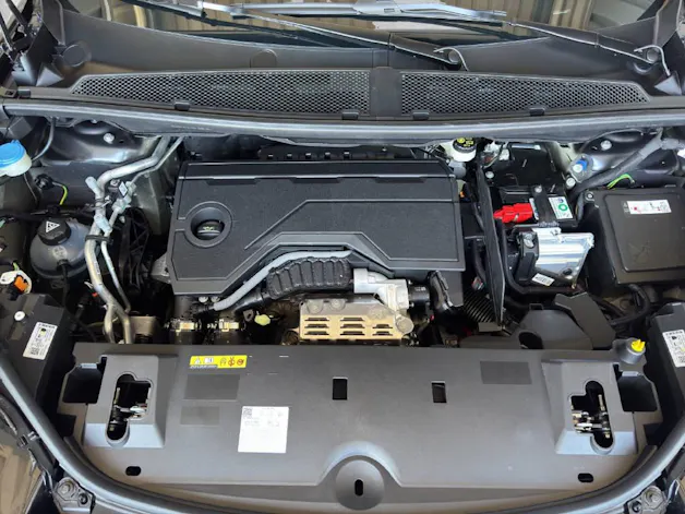 PEUGEOT 5008 1.2 Hybrid Allure Premium