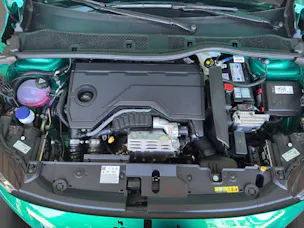 PEUGEOT 208 1.2 Hybrid 145 GT Exclusive