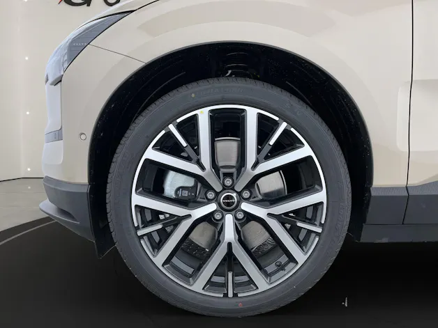 Volvo EX30 P8 AWD