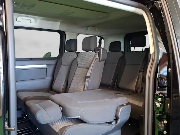Peugeot Traveller Standard 2.2 BlueHDi 180  Family Edition S/S