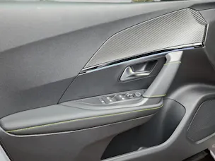 PEUGEOT 2008 e-GT 54kWh