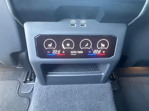 https://vehicle.imgix.net/4412192/098be22d-0068-4934-a29c-82d0932f7dea.jpg