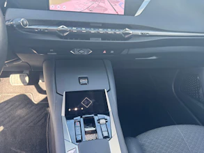 https://vehicle.imgix.net/4412216/8c3e219e-cf1b-4cb0-a95e-c0f91799f4b3.jpg