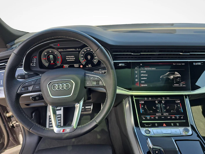 Fahrzeugbild AUDI Q8