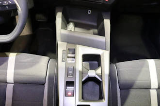 https://vehicle.imgix.net/4412231/32e77e6d-5ae5-4309-9cd8-3da9733ffe4f.JPG