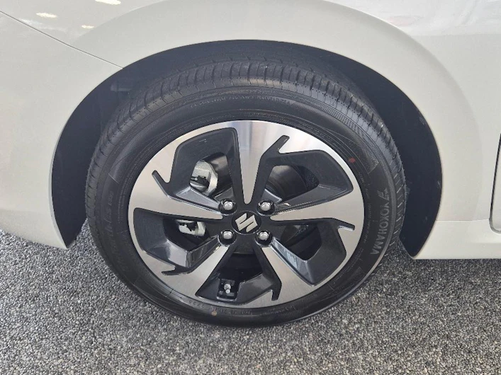 Fahrzeugbild SUZUKI SWIFT