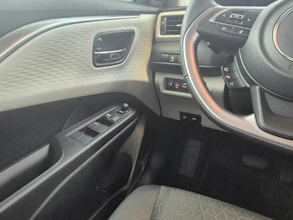 https://vehicle.imgix.net/4412242/d0b5dfc4-bff6-4bc2-b347-734e5a6c438d.jpg