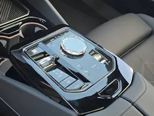 BMW 520d xDrive Touring M Sport PRO ** VOLLAUSSTATTUNG // 5 Jahre GARANTIE // 2'000 kg Anhängelast **
