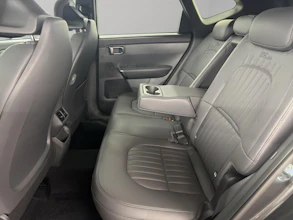 https://vehicle.imgix.net/4412349/d975f7d6-41f9-4a32-be2a-76eb3c8a6646.jpg