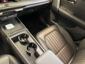https://vehicle.imgix.net/4412405/4b01fd48-ffb2-4f06-aeab-4ad692d2cab4.jpg