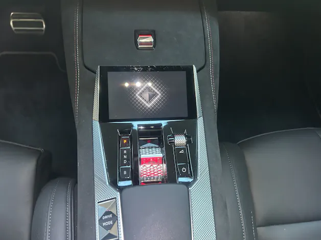DS Automobiles 4 1.6 E-Tense Performance Line+