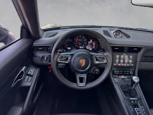PORSCHE 911 Carrera GTS