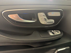 Fahrzeugbild MERCEDES-BENZ V 300 d Swiss Ed. lang 4matic Van