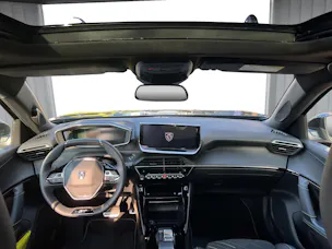 PEUGEOT 2008 1.2 Hybrid 145 GT Exclusive