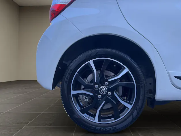 Toyota Yaris 1.5 VVT-i HSD Trend